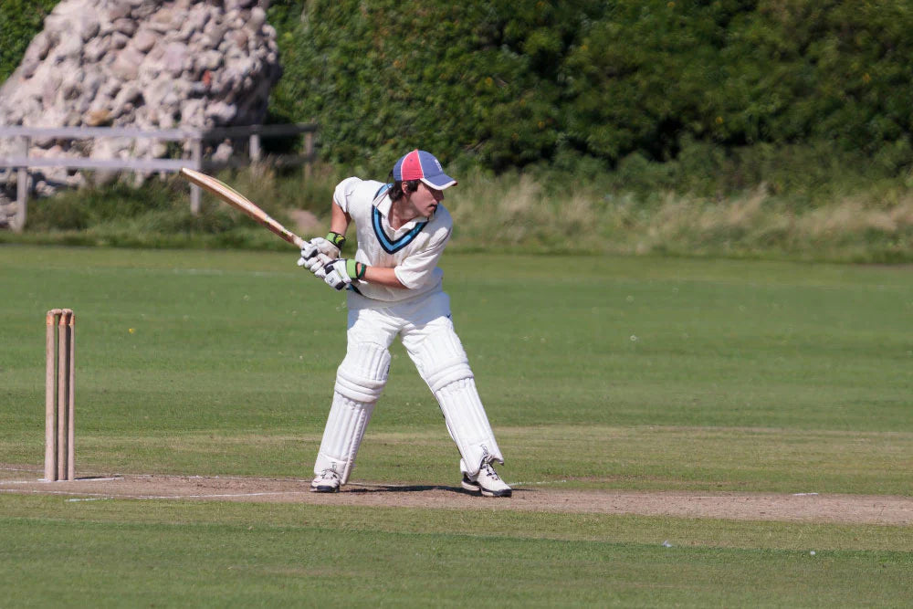 Cricket Bat Weight Guide: Heavy vs Lightweight Bats