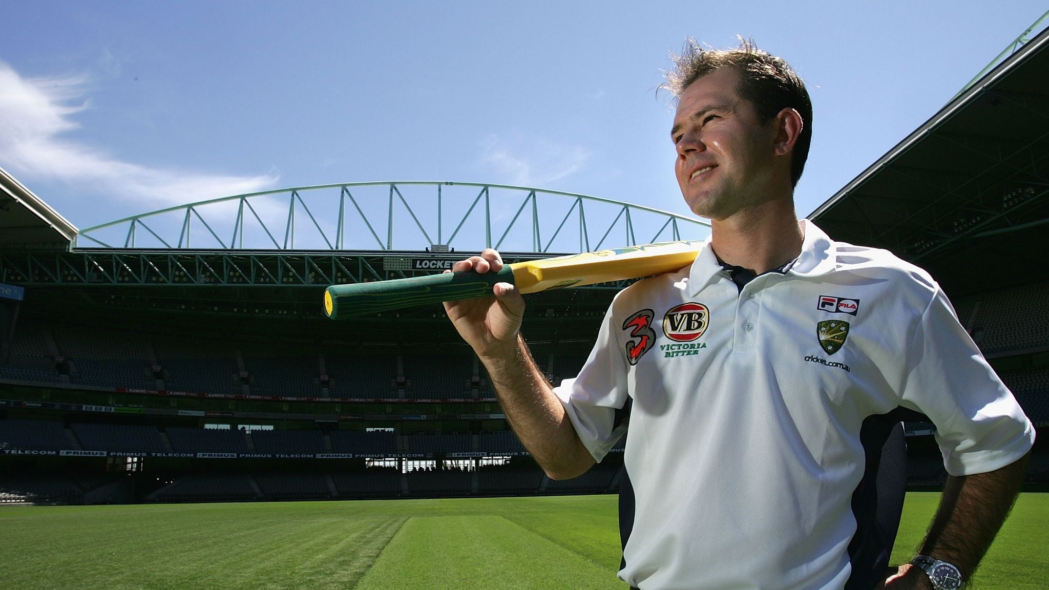 English Willow vs Kashmir Willow Cricket Bats: Which One Should You Buy?